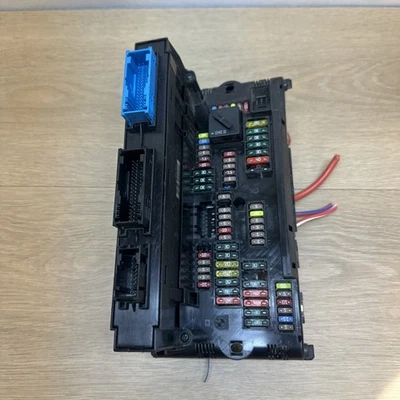2012 2013 2014 2015 BMW 528i FRONT POWER DISTRIBUTION FUSE RELAY BOX 9252815 OEM - Image 1 of 4