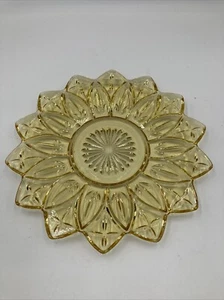 Beautiful Glass Amber Golden Yellow Sunflower Plate Dish 9.5 Inches - Picture 1 of 4