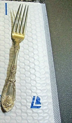 *1881 Rogers Silverplate LaVigne GRAVY, FACA DE MANTEIGA, GARFO, AMORA E 2 COLHERES DE SERVIÇO - Imagem 1 de 4