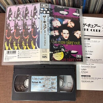 THE CURE Play Out JAPAN VHS VIDEO TAPE JIVR-69101 INSERT + STICKER Robert Smith - Imagem 1 de 4