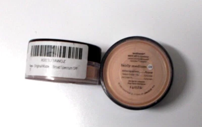 BareMinerals MATTE Loose Powder Foundation SPF 15 - FAIRLY MEDIUM C20 - 0.28 oz - Image 1 of 2