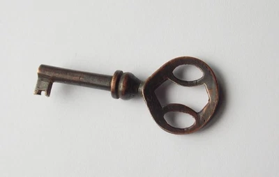 ANTIQUE BRONZE CABINET SKELETON KEY OPEN WORK BOW  HOLLOW BARREL ARTS & CRAFTS - Image 1 of 4