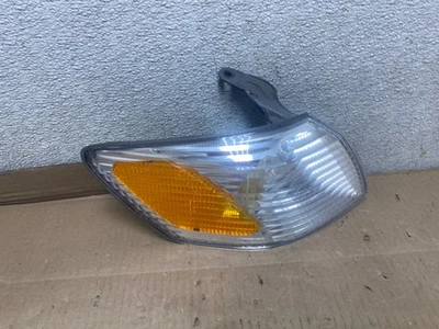 Toyota Camry 2000-2001 pasajero delantero derecho intermitente derecho OEM U2893 DW Foto 1 de 4