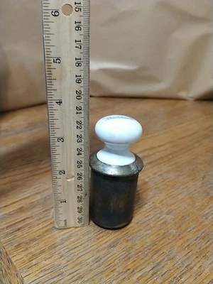 Antigua perilla de tapón de drenaje de porcelana blanca vintage estándar Foto 1 de 4