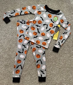 Trick or Treat Glow in the Dark Boys Halloween Pajamas Sz 4 NWT - Picture 1 of 3