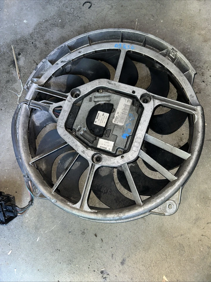 Audi RS6 C5 2003-2004 radiador refrigeración ventilador eléctrico motor 4,2 L V8 Foto 1 de 4