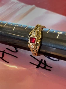 Vintage 1990 AVON Goldtone Treasured Memories Red Ruby Rhinestone Size 5 - Picture 1 of 3