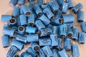 NEW GENUINE 100uf 25V CAPACITORS 800+ PCS RICHEY ELECTRONICS 52-7425 85 C - Picture 1 of 1