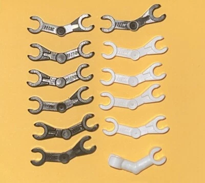 Lego X7 Black + X5 White Battle Droid Mechanical Arms, 30377 Lot - Image 1 of 3