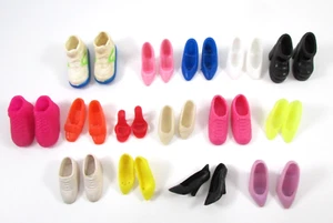 Lote Mixto de 15 Pares Barbie y Moda Muñeca Zapatos Tacones Planos Zapatos de salón Mattel #4 - Imagen 1 de 3