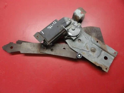 76L-82 CORVETTE RIGHT DOOR WINDOW REGULATOR W/ MOTOR 20085640 C30283-1 - Image 1 of 4