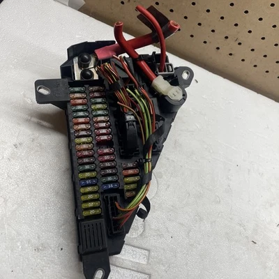 04-10 BMW 530i 525i 545i 535i 528i Power Rear Fusebox 6906618  Oem - Image 1 of 4