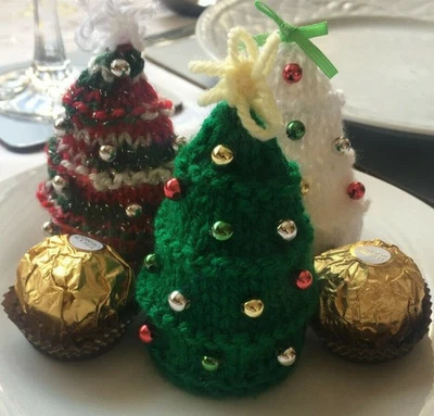 DK KNITTING PATTERN MINI CHRISTMAS TREE FERRERO ROCHER LINDT CHOCOLATE COVER  - Image 1 of 4
