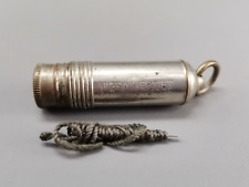 D.R.G.M. Migrainestift mit Nadel & Faden 5,5cm Metallanhänger uralt Sammlerstück