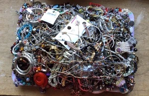 Approx 8kg mixed costume jewellery job lot bundle necklaces bracelets & more - Picture 1 of 7