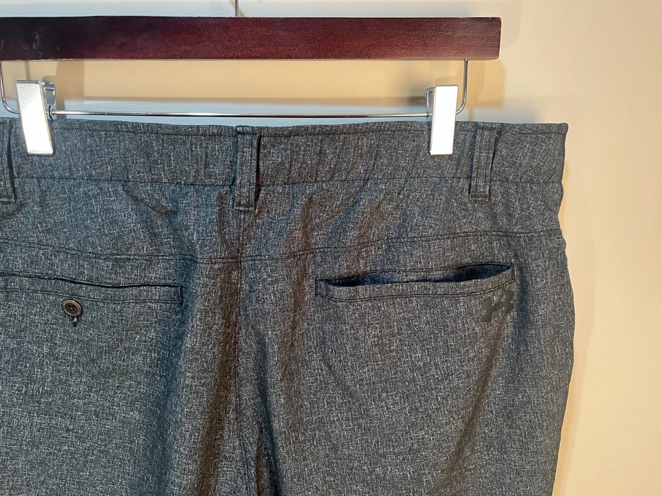 安德玛男式灰色混色平前高尔夫短裤 38 9 英寸内缝性能 — 第 1/4 张图片