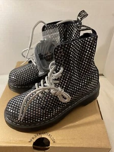 Mädchen Dr Doc Martens US Größe 13 Air Wair Stiefel schwarz/silber Sterne neu im Karton - Bild 1 von 9