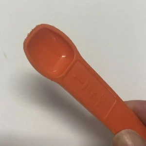 Vintage Tupperware Measuring Spoon 1/4 Tsp Teaspoon Orange - Picture 1 of 8
