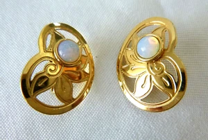 Stunning Faux Opal Clip Earrings Gold-Plated Open-work Flower Design 1.25 Inch - Picture 1 of 3