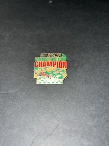 Bobby LaBonte #18 Nascar Pin Interstate Batteries Winston Cup Champion Signature - Picture 1 of 2