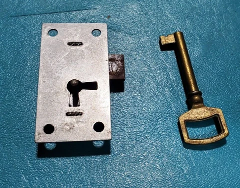 Wardrobe Door Drawer Lock Surface Mounted Yale Skeleton key N.O.S Cover