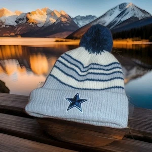 DALLAS COWBOYS MENS POOF BALL STYLE WINTER HAT IN PRETTY GOOD CONDITION - Picture 1 of 2