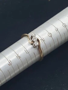 ANTIQUE VINTAGE ART DECO 18CT GOLD, PLATINUM & 3 DIAMOND RING 2g SIZE M - Imagen 1 de 4