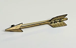 Antique Brooch Arrow Lapel Pin Brass Gold Tone Metal Unisex - Picture 1 of 7
