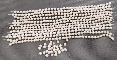 Perlen gefädelt und lose - gesamt ca. 790 gramm - Bild 1 von 3