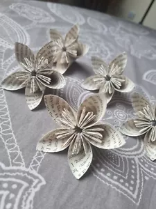 Handgefertigte Kusudama Origami Papier Blumen - Vintage Buch Seite Dekor - 5er Set - Bild 1 von 15
