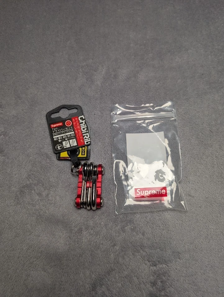 Supreme 金属钥匙扣、钥匙环、箱子男| eBay