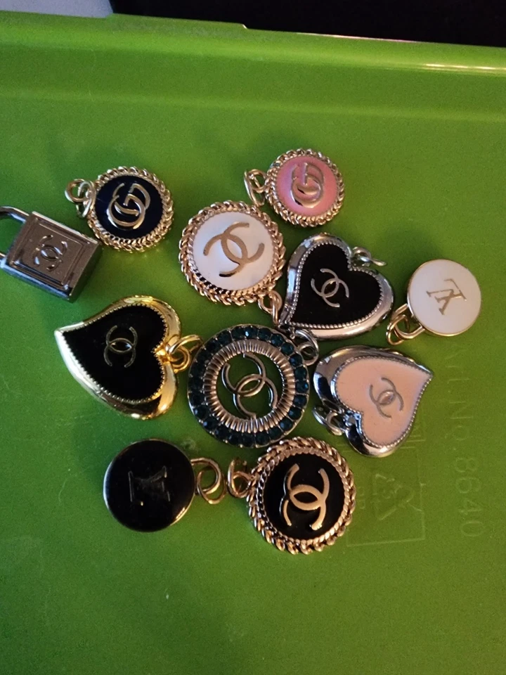 CHANEL МОЛНИИ ТЯНЕТ СЛУЧАЙНЫЙ ЛОТ ИЗ 10 СЛУЧАЙНЫХ ТЯНЕТ - Изображение 1 из 1