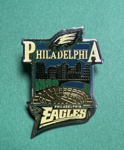 Spilla da bavero Philadephia Eagles Veterans Stadium 1996 - Vintage NFL - Foto 1 di 4