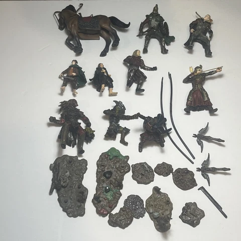 LOTR Lord Of The Rings 10 Figure Lot Uruk-Hai Frodo Gimli Legolas Orcs Cover