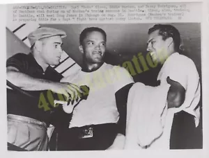 BOXING Wire Vintage Photo Fighter Eddie Machen with Carl Bobo Olson N7A - Picture 1 of 2