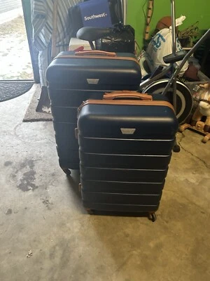 "Construido para explorar. Hecho para durar." Foto 1 de 3