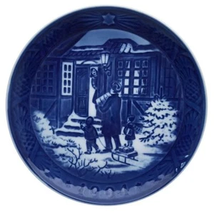 Royal Copenhagen Christmas Plate 1994 - Christmas Shopping - Picture 1 of 1