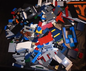 LOTE MIXTO DE LADRILLOS LEGO, TABLAS Y VARIAS PIEZAS DE CONSTRUCCIÓN 3,5 LBS (8) - Imagen 1 de 1