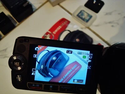 Canon VIXIA HF20 HD 32GB AVCHD  Camcorder 1080 15x Zoom Charger Remote JAPAN - Image 1 of 4