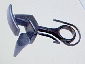 3013 WALTHERS HORN HOOK COUPLERS IN A PACKAGE OF 2 COUPLERS HO SCALE NEW - Picture 1 of 1