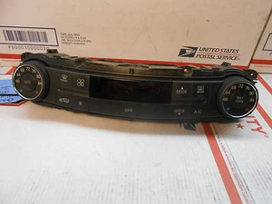 03-09 unidad de climatización mercedes eclass 2118302285 IC# 51975 OB0596 - Imagen 1 de 4