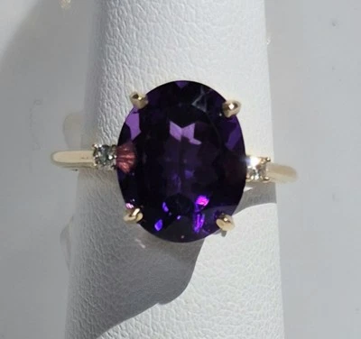 CLASSIC!! 14K YELLOW GOLD AMETHYST AND DIAMOND RING - Image 1 of 3