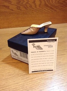 Raine Just the Right Shoe COA Box Radiance 25344 Stepping Out - Picture 1 of 6