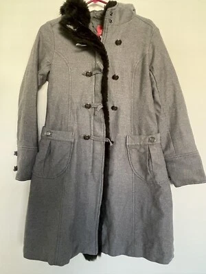 Abrigo Urban Outfitters Lux largo gris para mujer M forrado de piel sintética botones militares  Foto 1 de 4