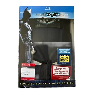 Batman The Dark Knight Zwei Disc DVD Limited Edition in Maske/Cowl Case NEU Siegel - Bild 1 von 2