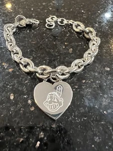 Cleveland Indians retro MLB Logo heart Shaped Charm Bracelet silvertone Metal. - Picture 1 of 4