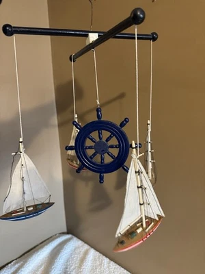 Hermoso móvil náutico vintage/antiguo. Rueda de 4 barcos y barcos. Excelente estado. Foto 1 de 4