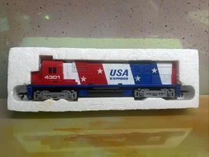 Locomotora TYCO HO de colección diésel USA EXPRESS #4301, roja blanca y azul - nueva abierta - Imagen 1 de 7