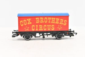 Hornby R321 Long Wheelbase Van Cox Brothers Circus Red Wagon OO Gauge - Picture 1 of 5