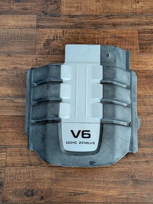 OEM 1998-2004 Isuzu Rodeo V6 DOHC 24 Valve Engine Cover Motor Beauty 3.2L  - Image 1 of 3